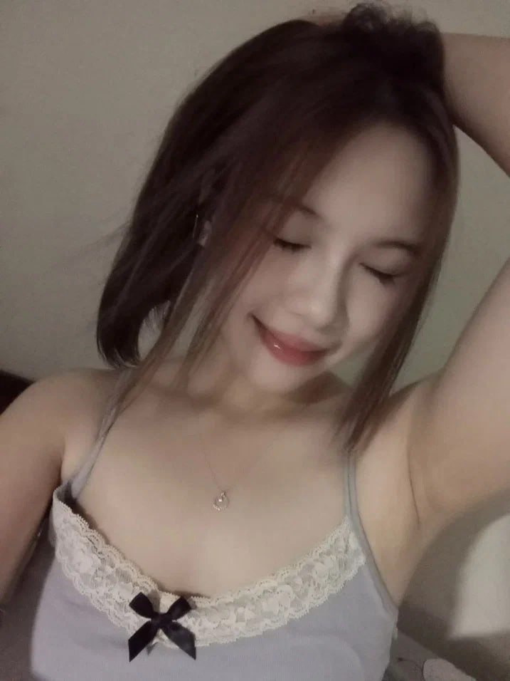 MMUS-074-C Cô gái xinh đẹp khiêu khích quỷ nhỏ