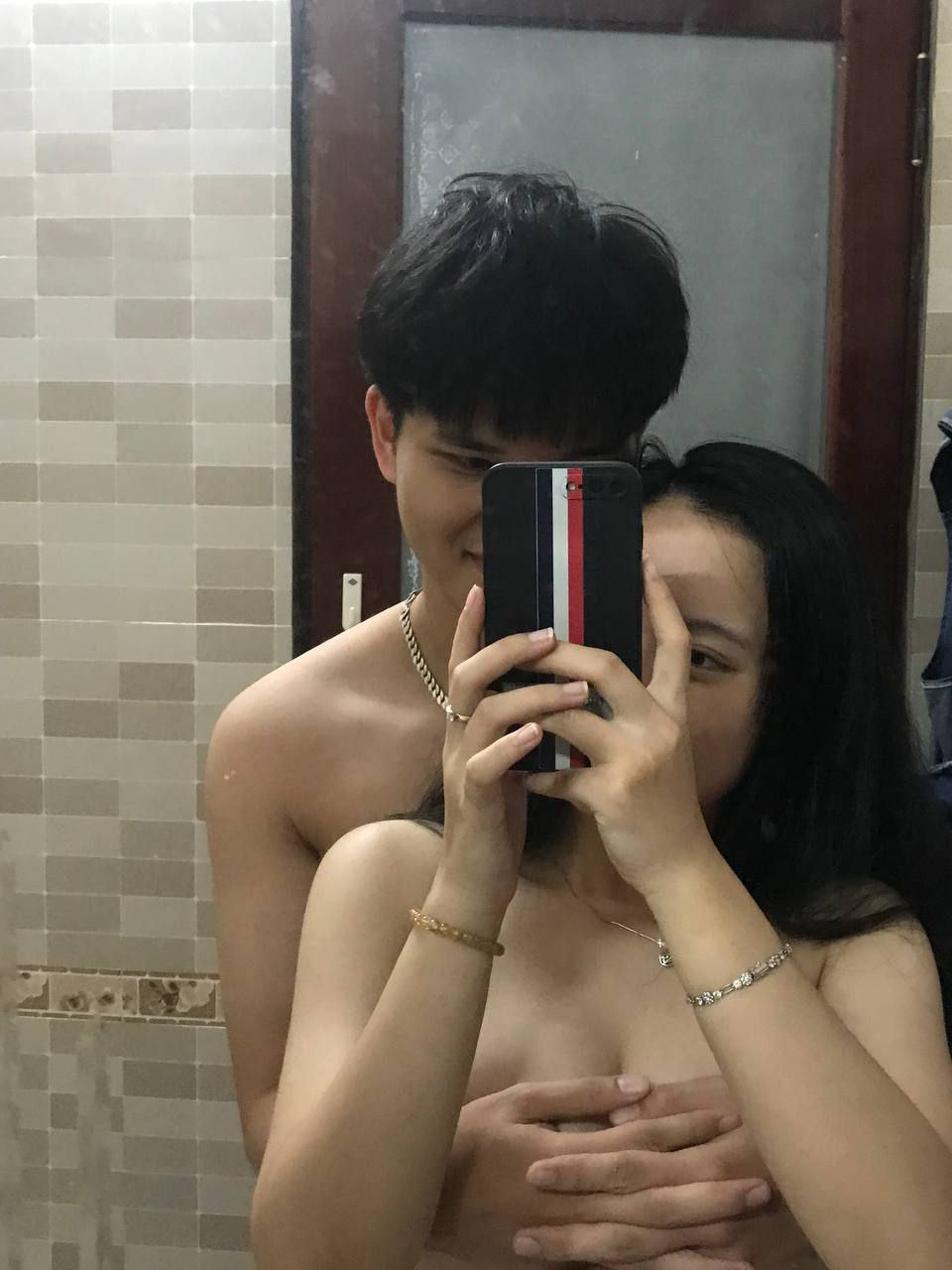 Cô nữ sinh siêu xinh đẹp và trong sáng này có khuôn mặt rất đặc biệt khiến người ta nhớ đến cô ngay từ cái nhìn đầu tiên